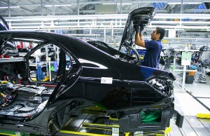 Mercedes: Production lines need more people, less robots