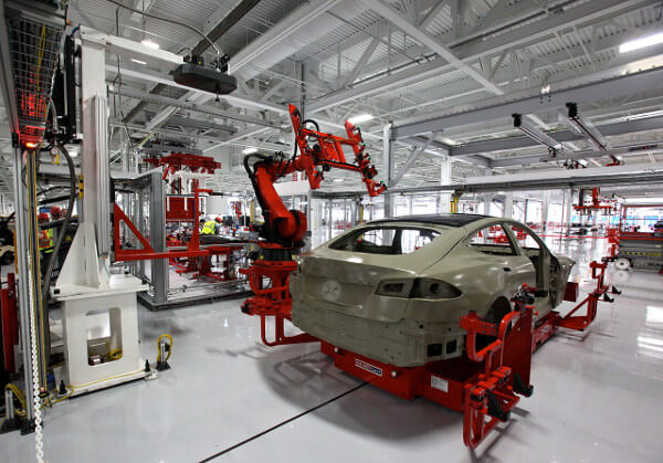 Is Google Glass ‘Robotizing’ Tesla’s workers?