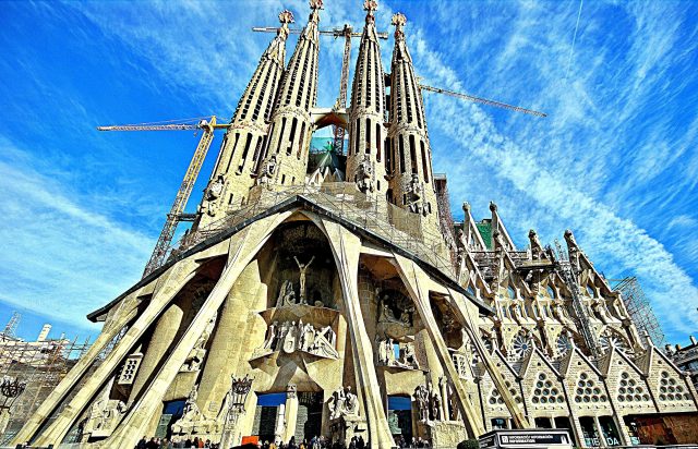 Barcelona IoT, big data projects help manage tourists at popular tourist attractions