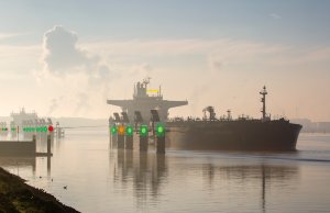 port of rotterdam and IBM team up for smart, IoT-enabled port